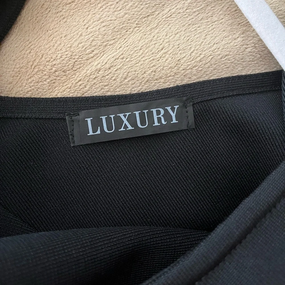 NWOT Sleeveless Deep V Back Bodycon Dress! - Picture 3 of 9